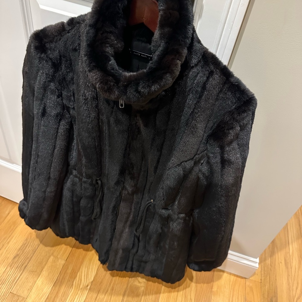 SALE! Black Faux Fur 🌟